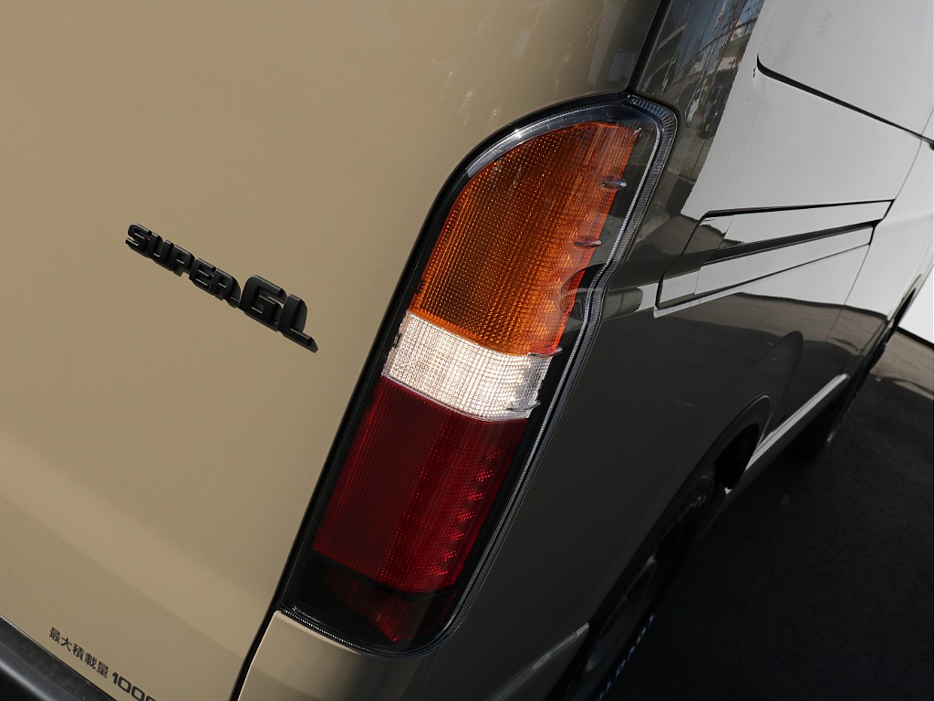 クラシックLEDテールランプバージョンⅡ搭載済み！！ テールをクラシックにすることで車両全体的の統一感も上がりオフロード感がさらにアップ♪