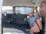 セカンドシートを折りたためば広々としたベットキットに早変わり！！位置を変えたり前に倒すこともできるようになっております！