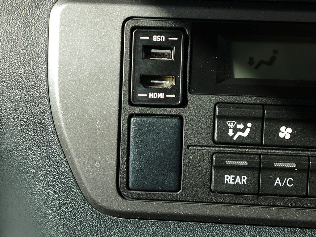 HDMIポートも装備ですので快適なドライブをサポートいたします♪