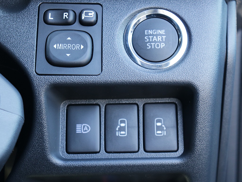 プッシュスタート・ETC・デジタルインナーミラー・連動ドライブレコーダーなど嬉しい装備も充実しております！！