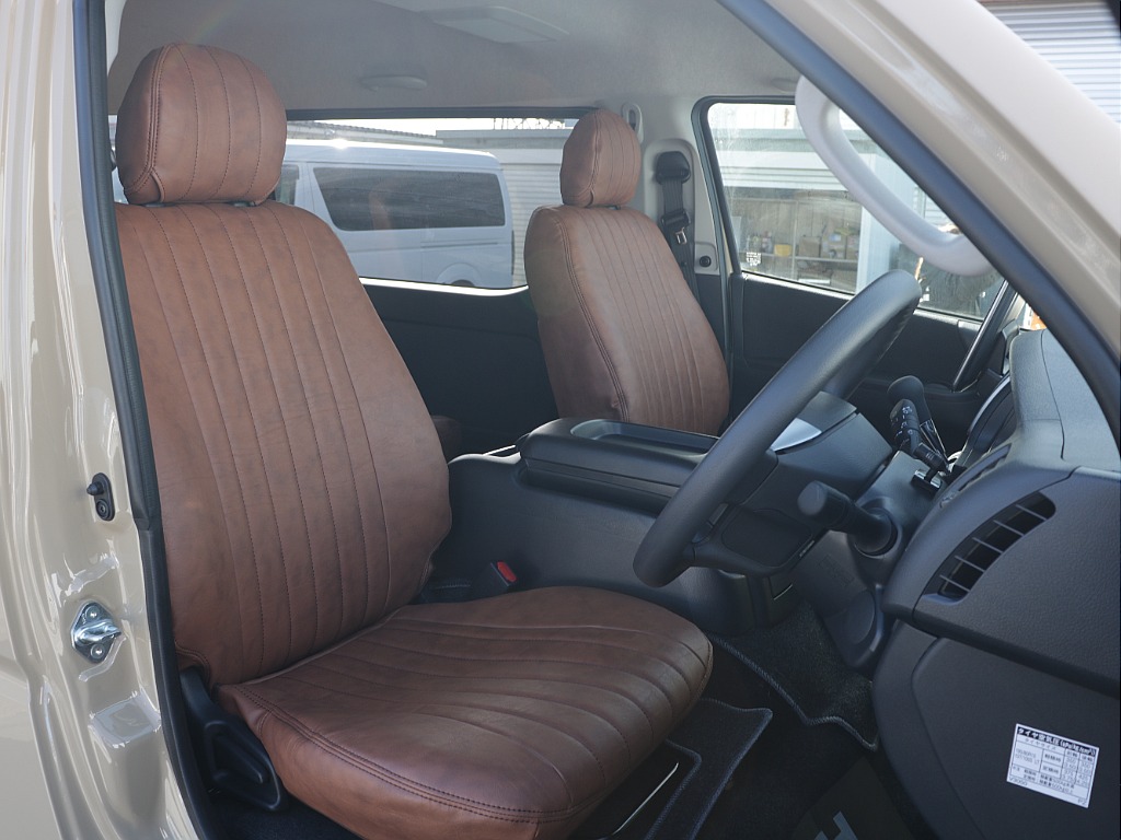 クラシックレザーシートカバー装備でベージュとの相性もばっちりですね♪