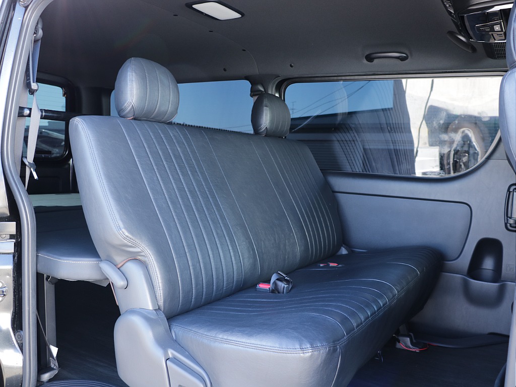 2列目以降もクラシックシートカバーつきになっておりますのでお手入れも簡単にできちゃいます！！