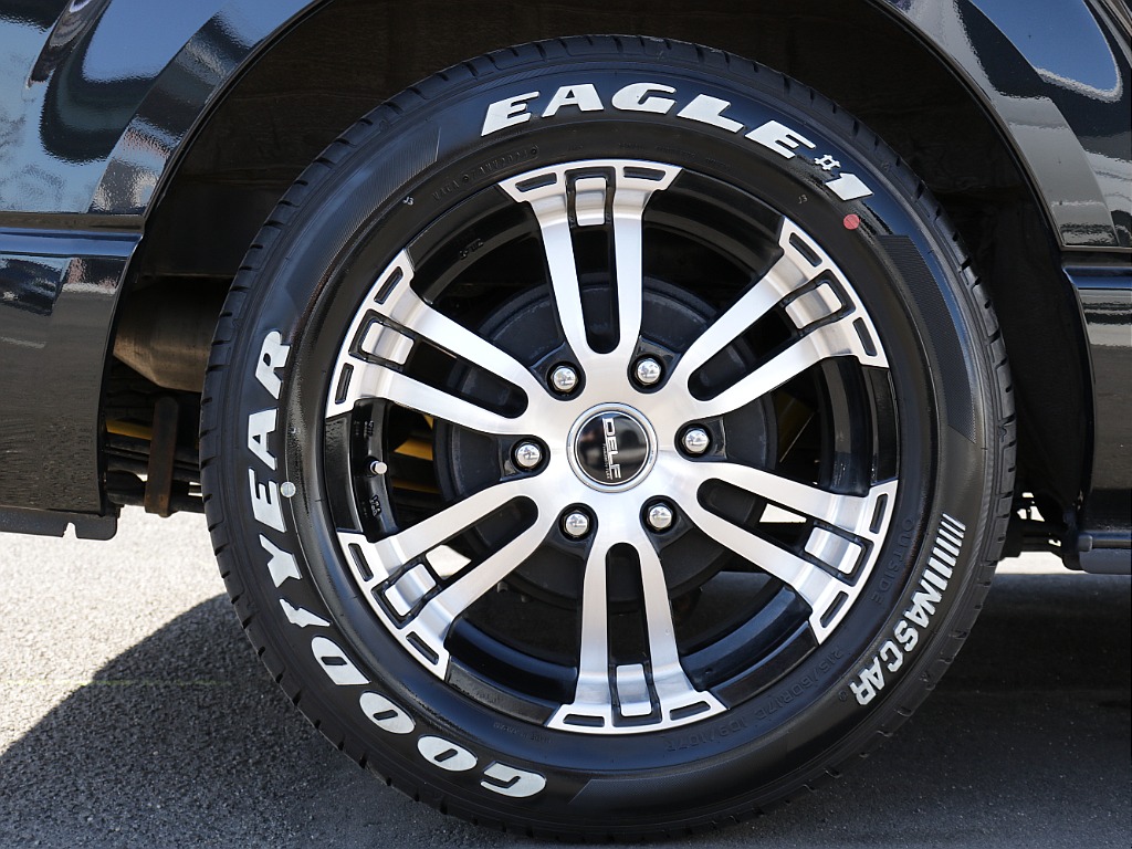 デルフ02　17インチAW＆グッドイヤーナスカータイヤ装着！！