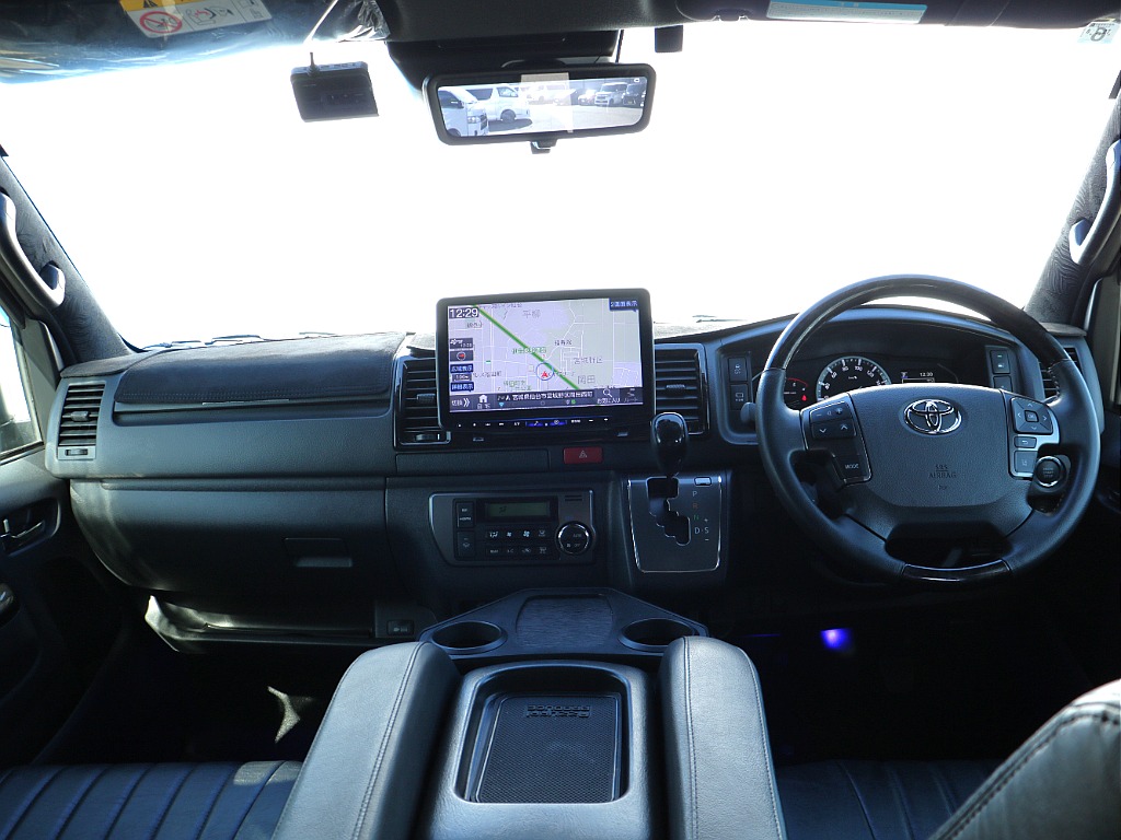 運転席周りもダークプライムⅡ専用の内装になっております！！高級感もありかっこよさがアップ♪