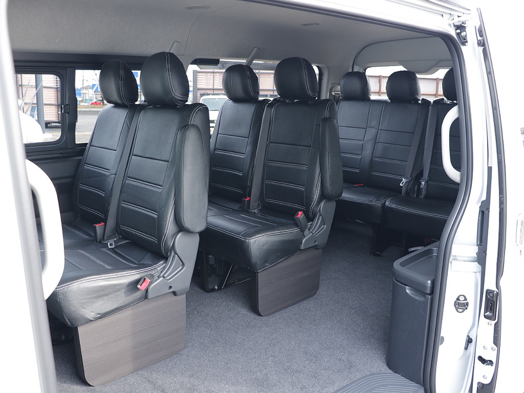 2列目以降もオリジナルシートカバー装着！！お手入れや汚れ劣化などの防止にもなります！！