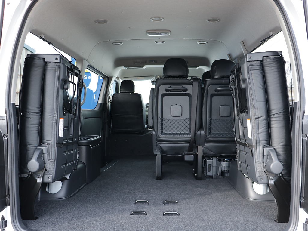 4列目も跳ね上げ可能になっておりますので大きい荷物も楽々載せられるラゲッチスペースも確保可能です！！