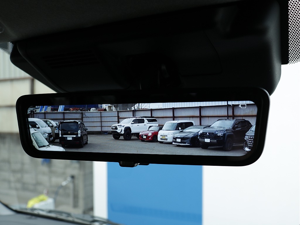 デジタルインナーミラーも8型から少し形が変わっております！！