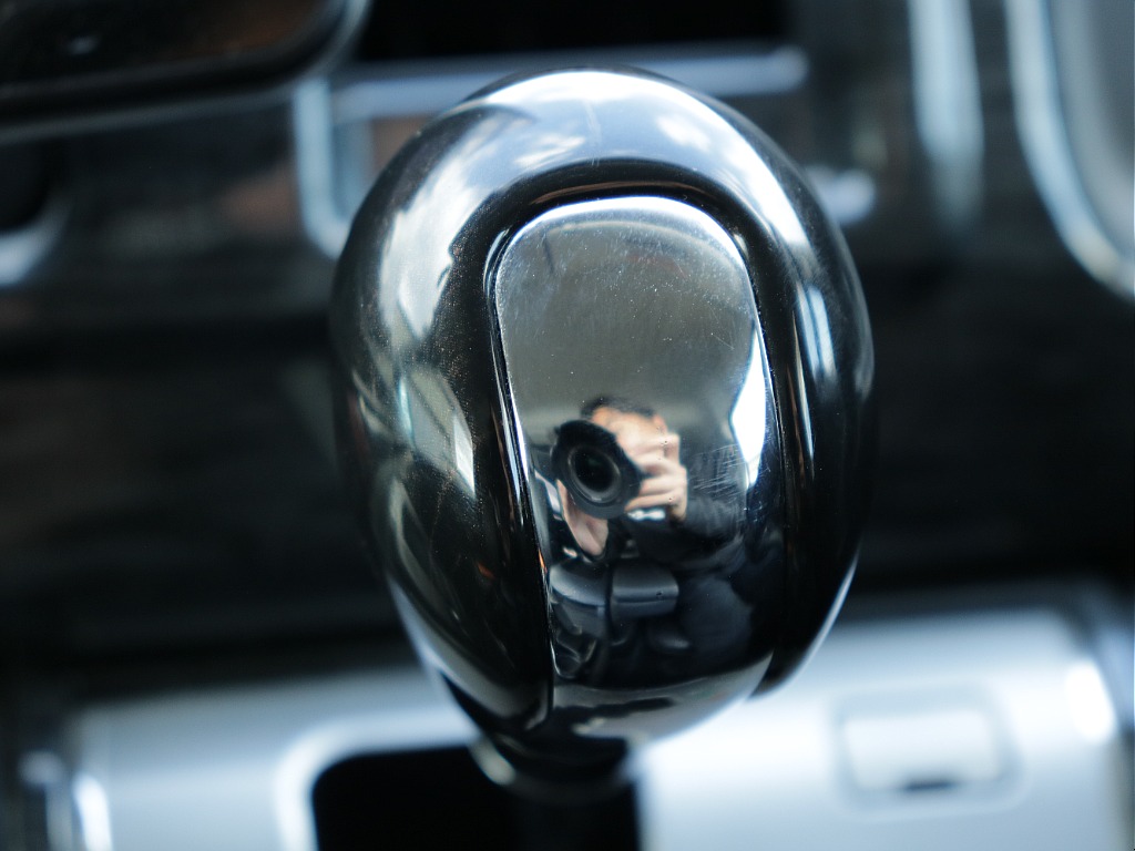 インテリアパネルセットでシフトノブやステアリング・ナビ周りなどかっこよくなっております♪