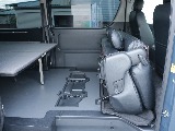 椅子を跳ね上げるとお荷物などたくさん乗せられます！
