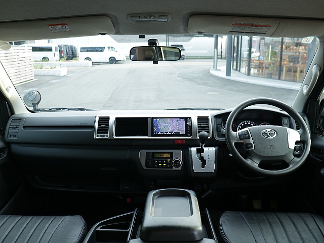 運転席・助手席はワゴンならではの広々空間！長距離ドライブでも快適です♪