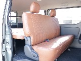 セカンドシートにもクラシックシートカバー装備済みです！！汚れや劣化などの緩和にもなりお手入れも楽々できるようになります！！