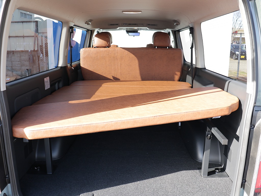 タイプⅡベットキットが搭載！！広々空間で車中泊やアウトドアにお使いいただけます！！