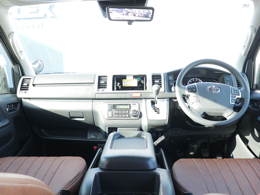 運転席周りも綺麗な状態で運転の際の快適性や安心性もばっちりな車両になっております！！