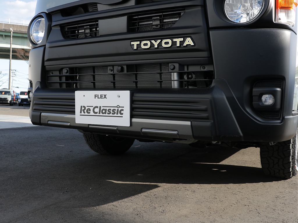 オリジナルティーフォースフロントスポイラー装備済みで御座います♪