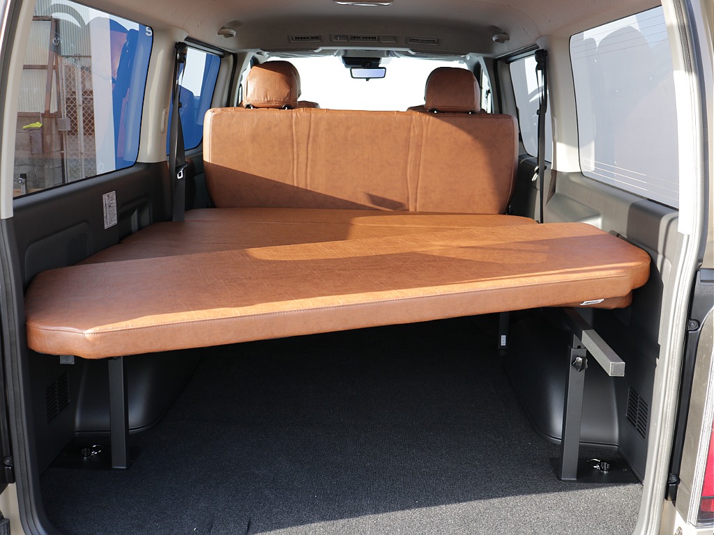 タイプⅡベットキットが搭載！！広々空間で車中泊やアウトドアにお使いいただけます！！