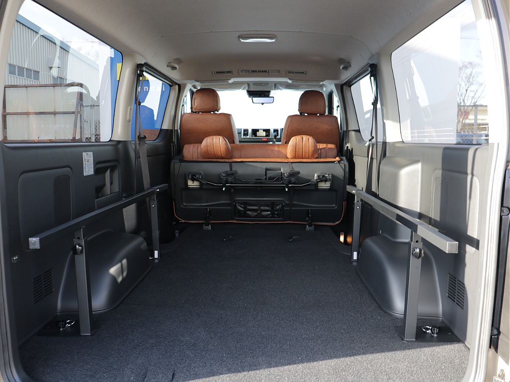 ベットは取り外しもできるので大きい荷物でも楽々載せられるラゲッチスペースも作り出せちゃいます♪