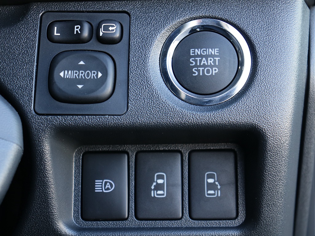 プッシュスタート・ETC・デジタルインナーミラー・連動ドライブレコーダーなど嬉しい装備も充実しております！！