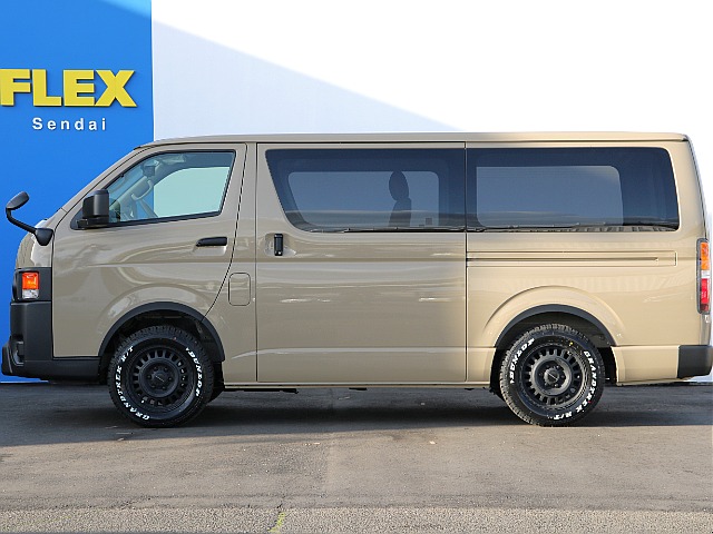 大変便利なパーワースライドドアになっております！！乗り降りや荷物の出し入れなども楽々できちゃいます♪