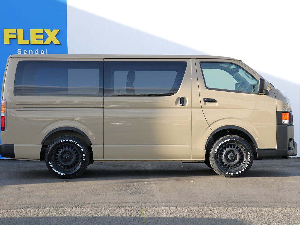 東北最大級のハイエース専門店！展示台数は常時４０台以上！