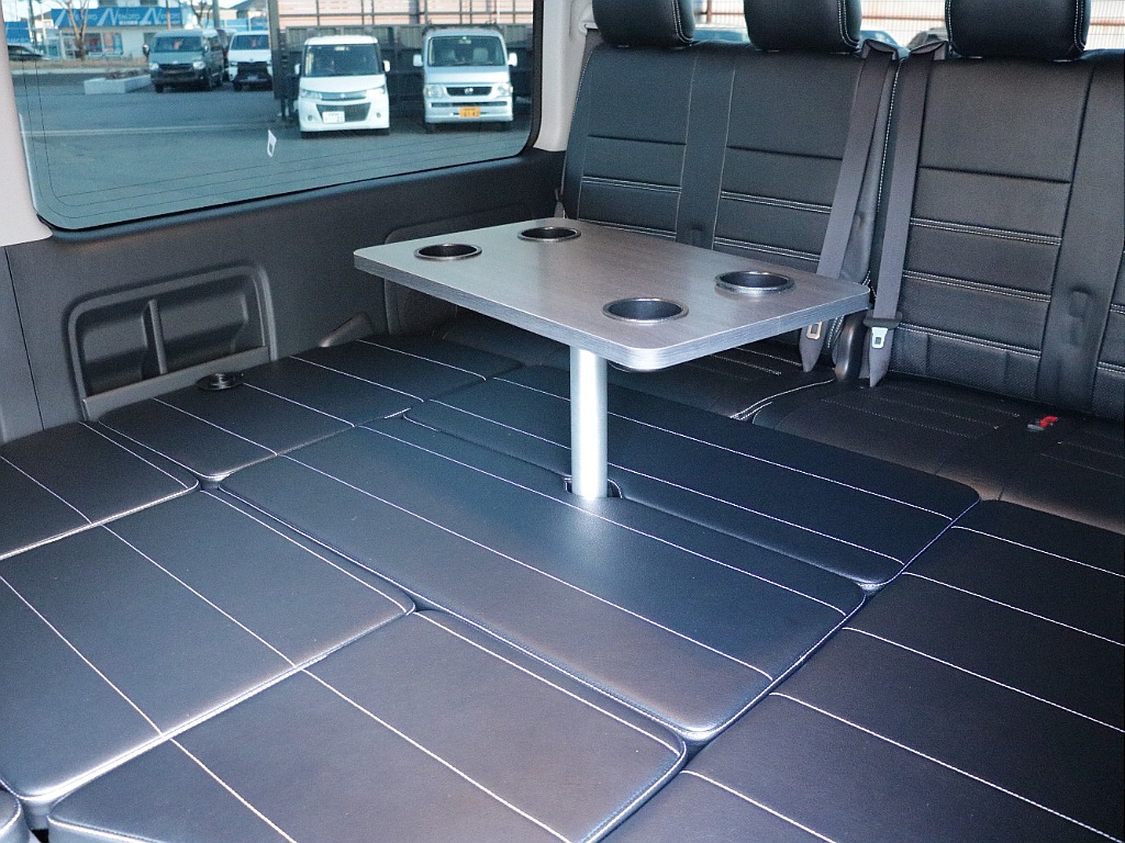 テーブル付きでゆっくりと休憩出来ます♪