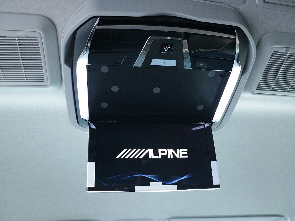 フリップダウンモニター10インチも装着済み！！