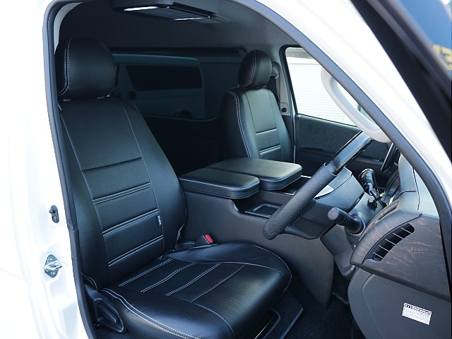 オリジナルシートカバー装着済み！！シートカバーは一つに統一されておりお洒落な内装になっております♪