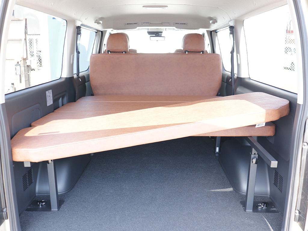 タイプⅡベットキットが搭載！！広々空間で車中泊やアウトドアにお使いいただけます！！