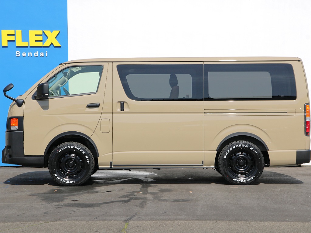 大変便利なパーワースライドドアになっております！！乗り降りや荷物の出し入れなども楽々できちゃいます♪