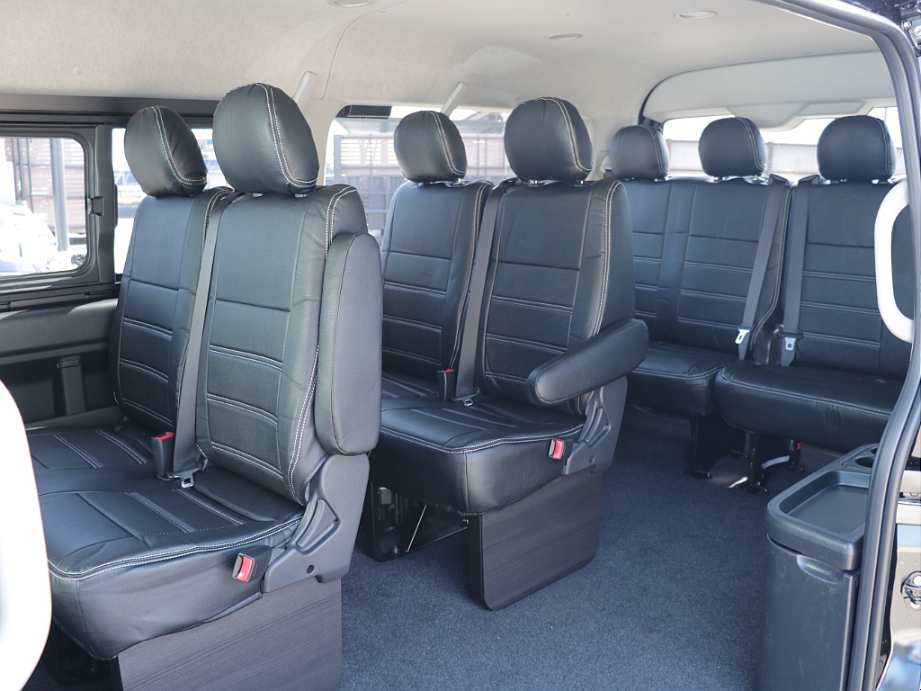 2列目以降もオリジナルシートカバー装着！！お手入れや汚れ劣化などの防止にもなります！！