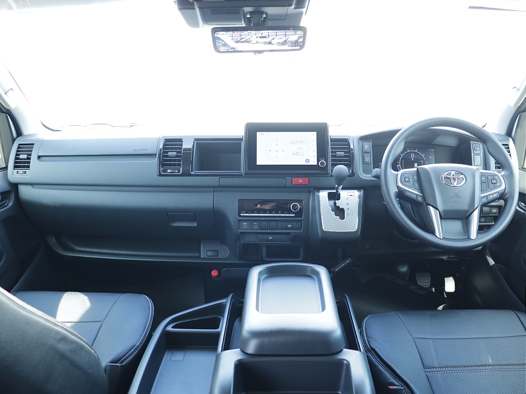 運転席周りは9型で大きく変わりナビやステアリングなど変わりました！！