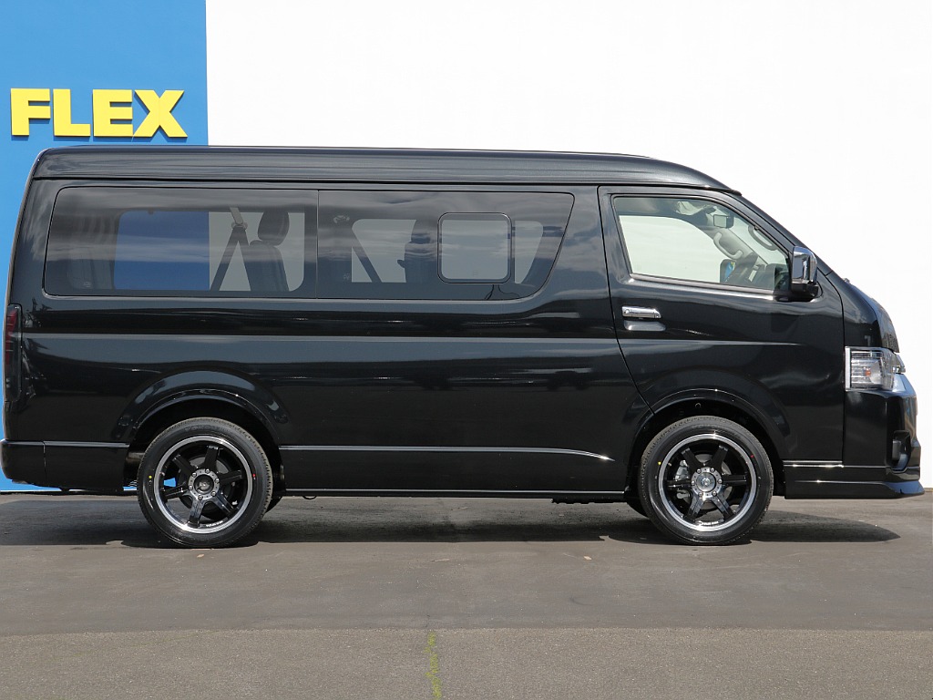 片側パワースライドドアが付いておりますので乗り降りや荷物の出し入れも楽々できちゃいます♪