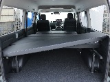 タイプⅡベットキットが搭載！！ワイドならではの広々空間で車中泊やアウトドアにお使いいただけます！！