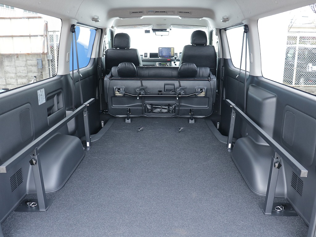 ベットは取り外しもできるので大きい荷物でも楽々載せられるラゲッチスペースも作り出せちゃいます♪