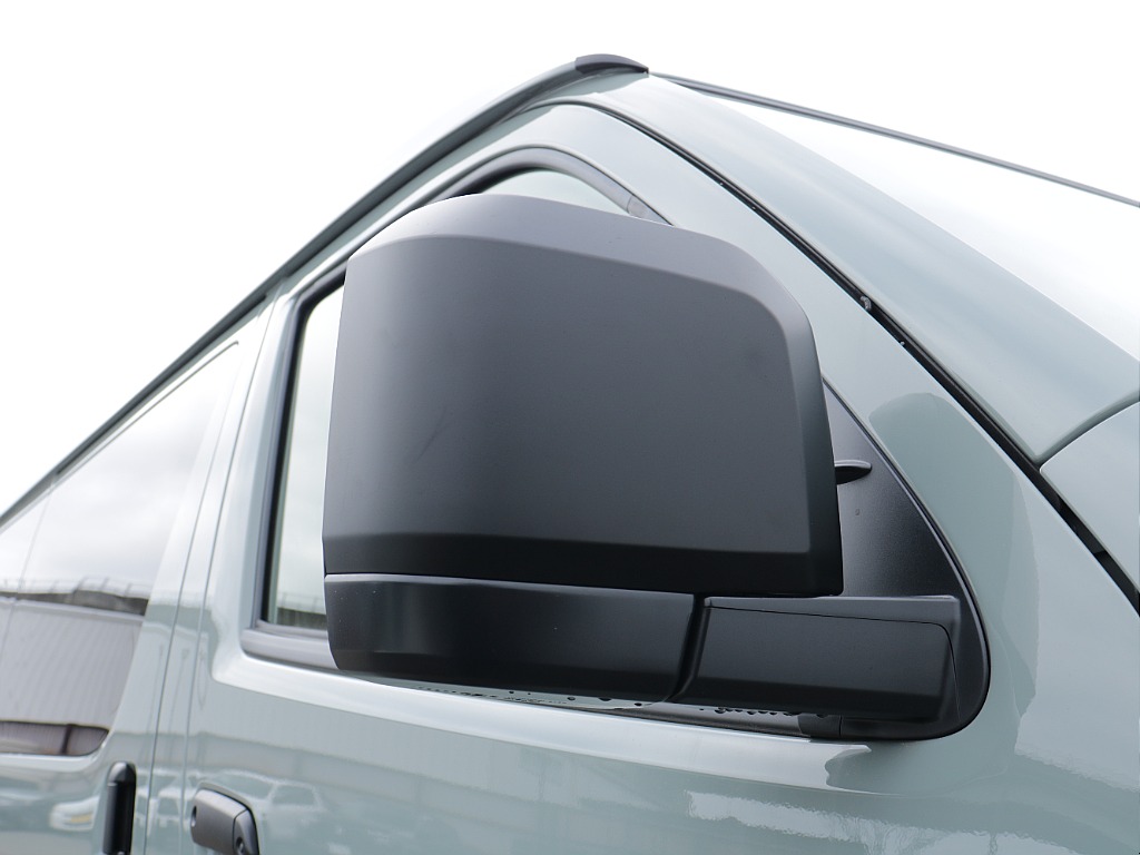 メッキ部はマットブラック塗装されております！！細かい部分までカスタムが充実しておりますね♪