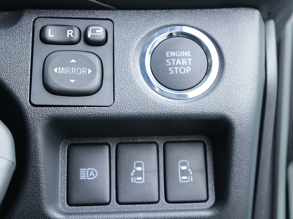 プッシュスタート・ETC・デジタルインナーミラー・連動ドライブレコーダーなど嬉しい装備も充実しております！！