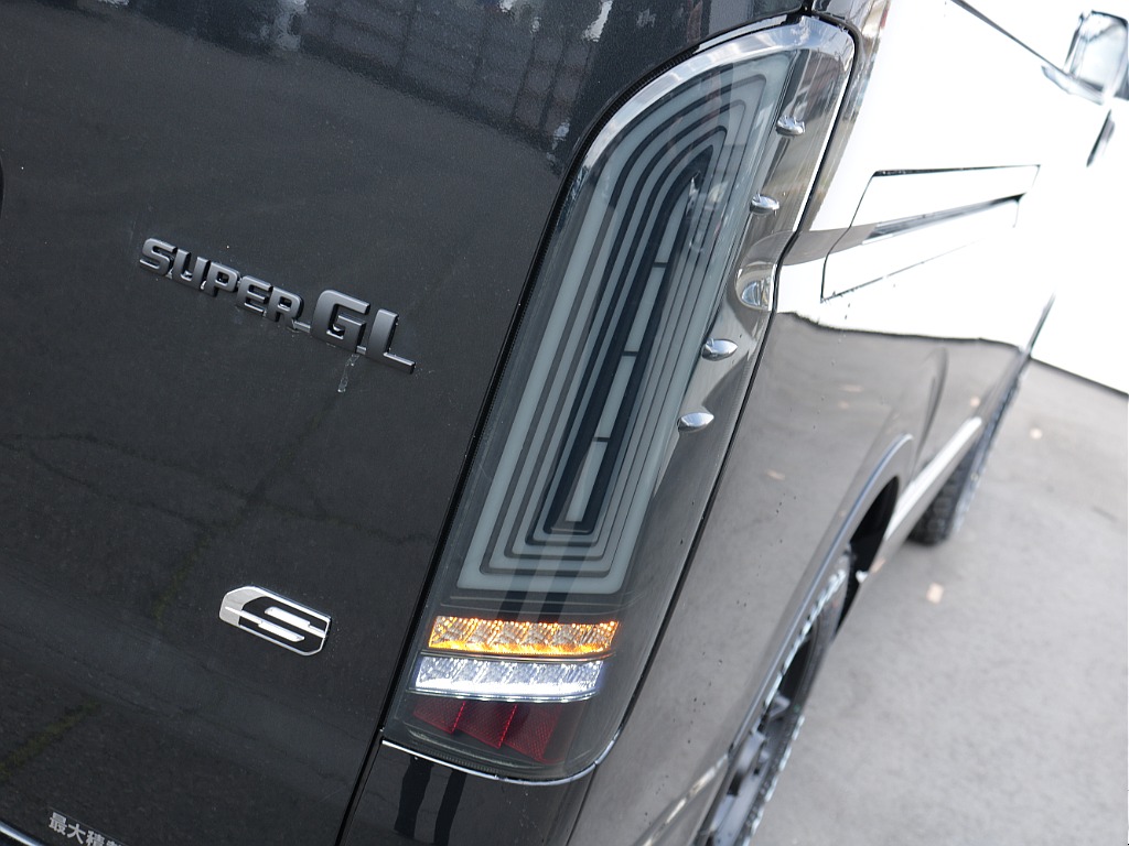 ネオトレース　LEDテールランプ装着済み！！奥行きのあるLEDテーランプでブラックとの相性もバッチリ！！