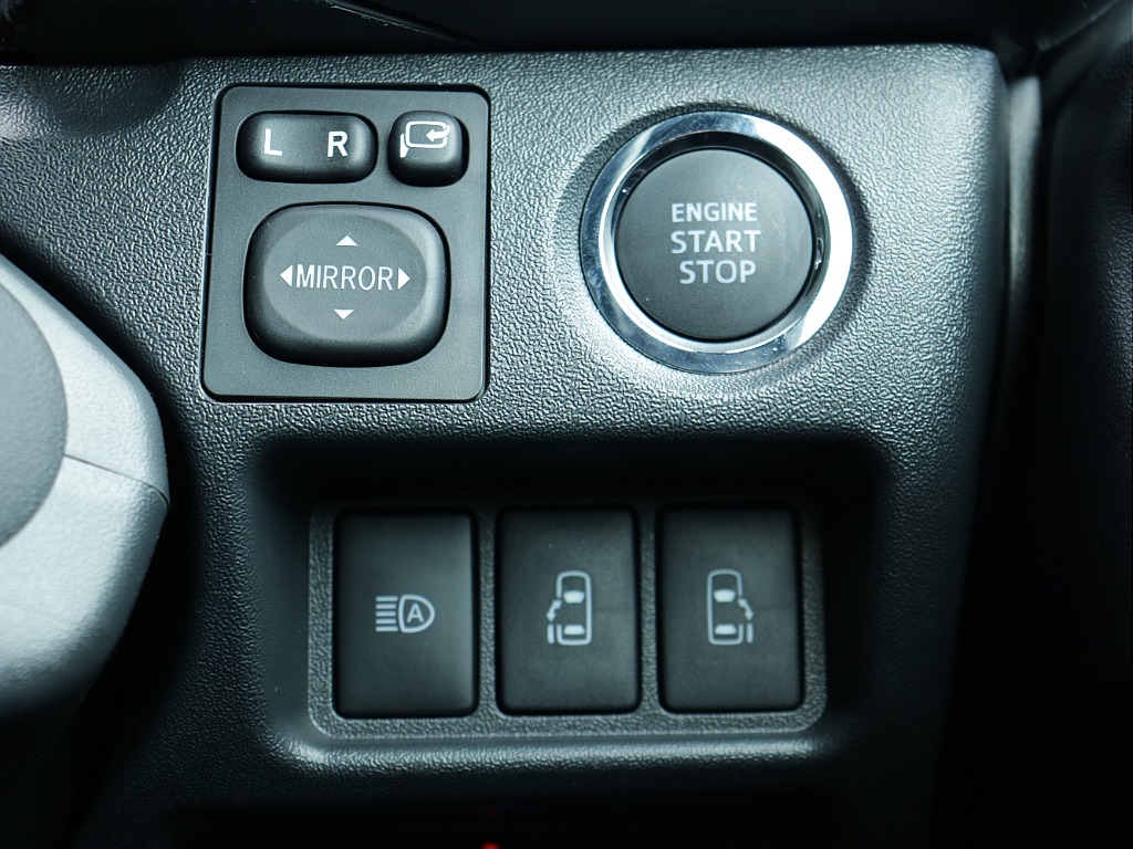 プッシュスタート等運転の際役立つ装備が充実しております♪