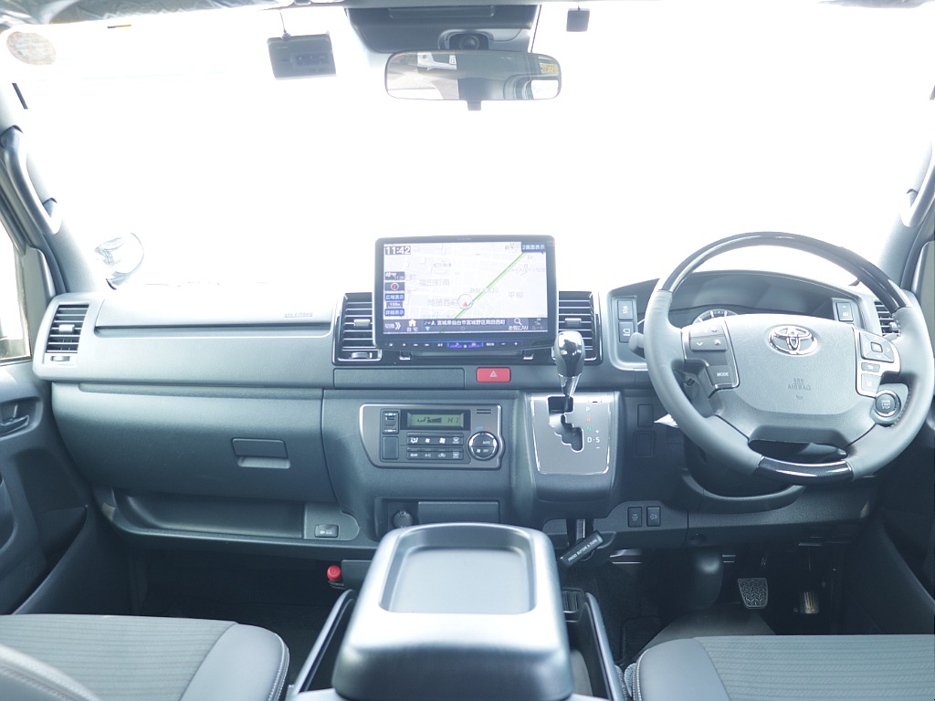 内装もダークプライム専用架装でより一層かっこよく仕上がっております！！