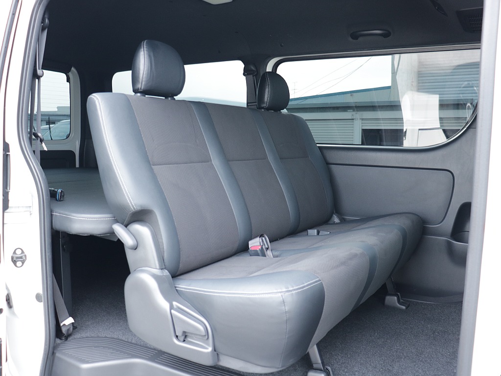 広々としたセカンドシート！