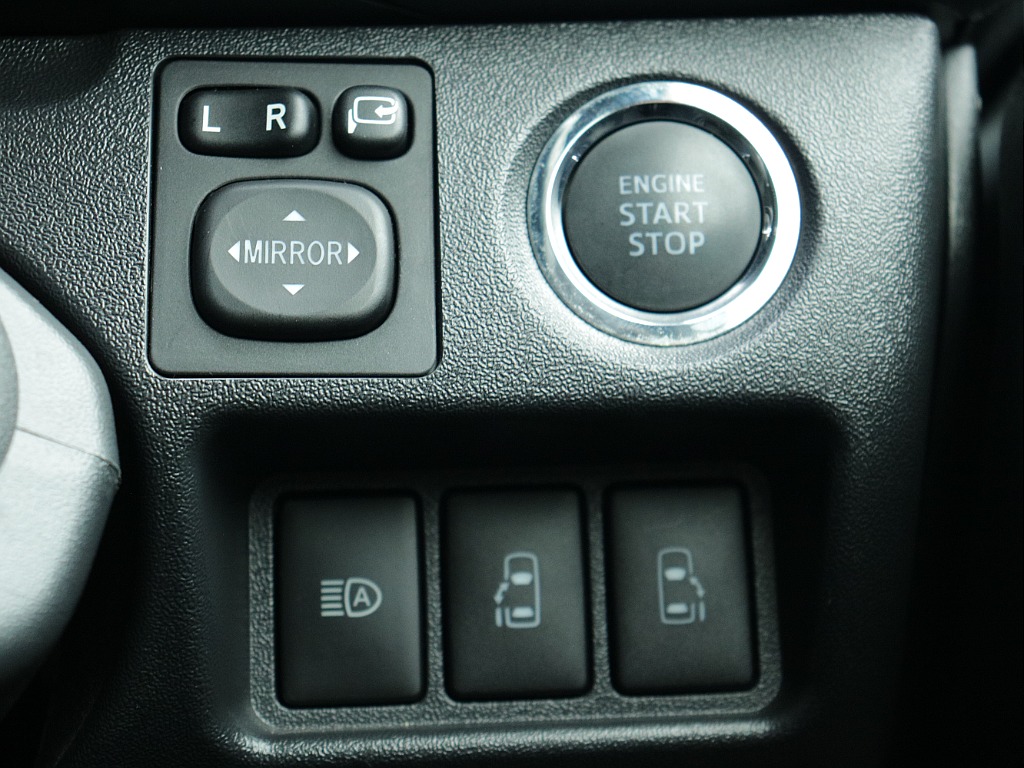 両側パワースライドドア＆プッシュスタート！