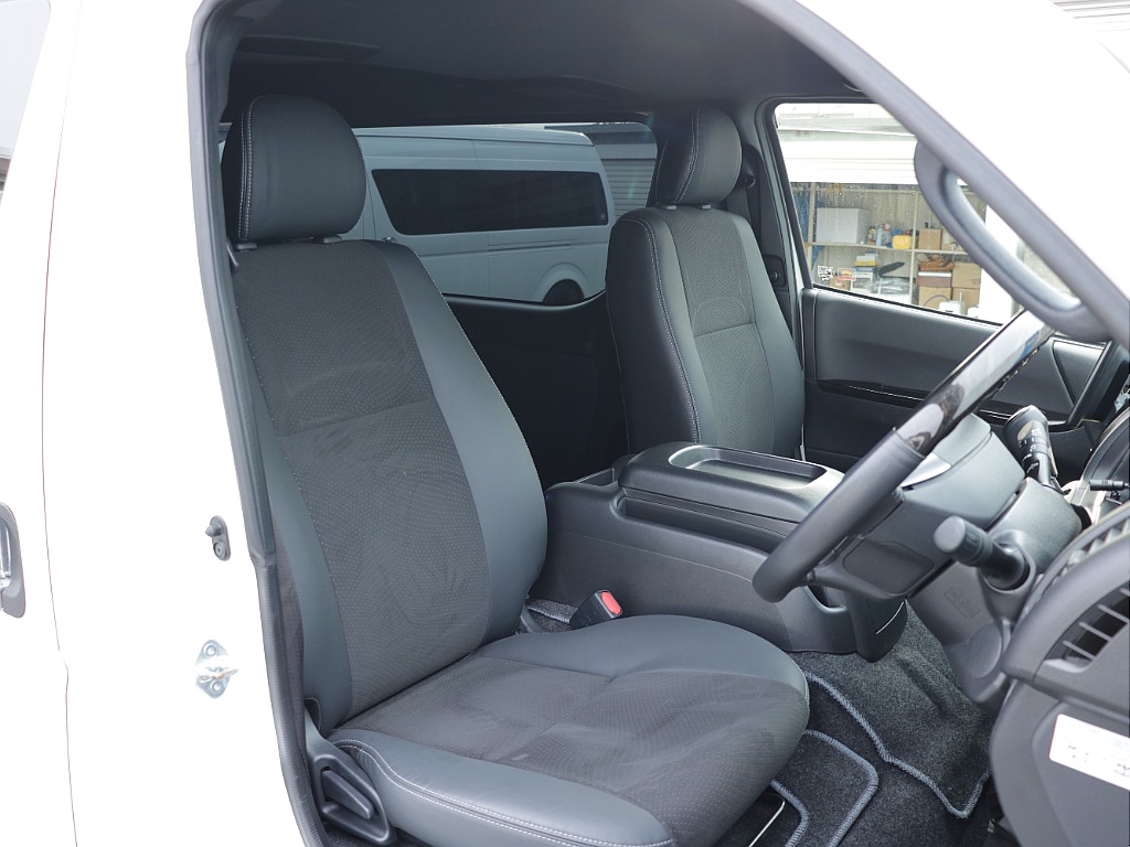 綺麗なハーフレザーシート！