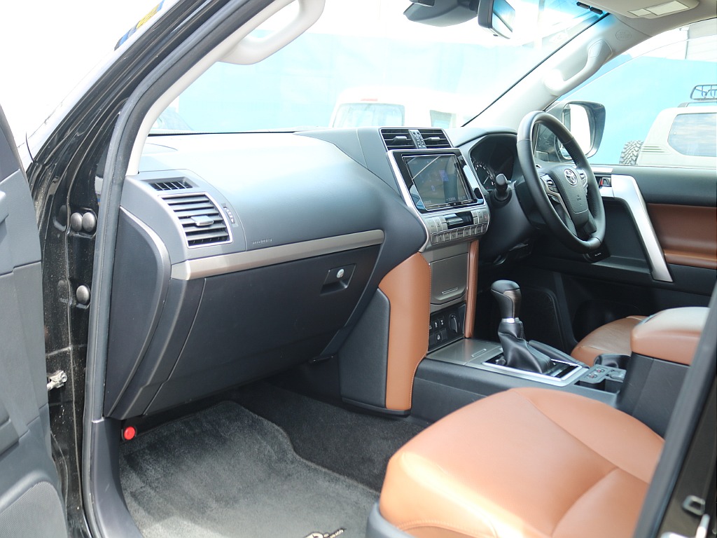 当店の在庫車は全て車輌検査専門会社である第三者機関（株）ＡＩＳ、日本自動車鑑定協会（ＪＡＡＡ）にて１台１台、必ず二重の車輌チェックを実施しております。修復歴有りの車の無断販売はいたしません。