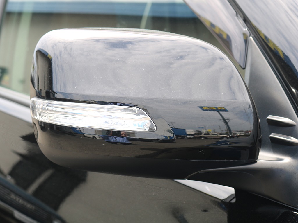 ＦＬＥＸグループは「すべての人に愛車を」をコンセプトに車種別に全国展開中！愛車と一緒に、ライフスタイルを充実させてもらいたいという思いで、ランクル仙台泉店では皆様のご要望になんでもお応えします♪