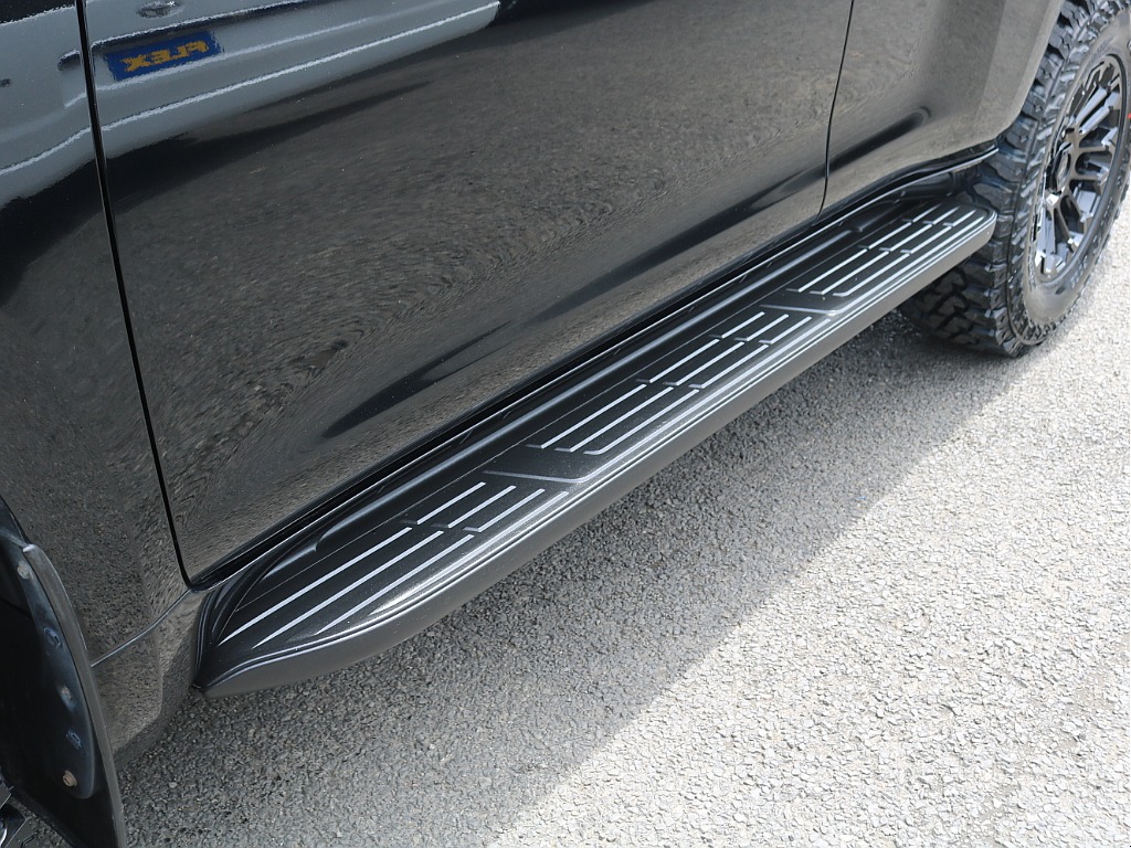 ＦＬＥＸグループは「すべての人に愛車を」をコンセプトに車種別に全国展開中！愛車と一緒に、ライフスタイルを充実させてもらいたいという思いで、ランクル仙台泉店では皆様のご要望になんでもお応えします♪