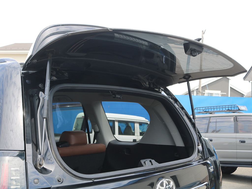 ＦＬＥＸグループは「すべての人に愛車を」をコンセプトに車種別に全国展開中！愛車と一緒に、ライフスタイルを充実させてもらいたいという思いで、ランクル仙台泉店では皆様のご要望になんでもお応えします♪