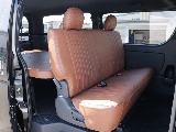 セカンドシートにもクラシックシートカバー装備済みです！！汚れや劣化などの緩和にもなりお手入れも楽々できるようになります！！