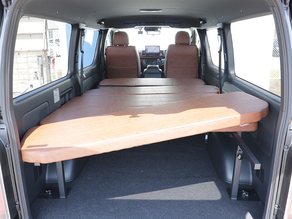 オリジナルタイプⅡベットキット搭載！！車中泊にはもちろん荷物を載せるのにも2段間で使えちゃいます♪