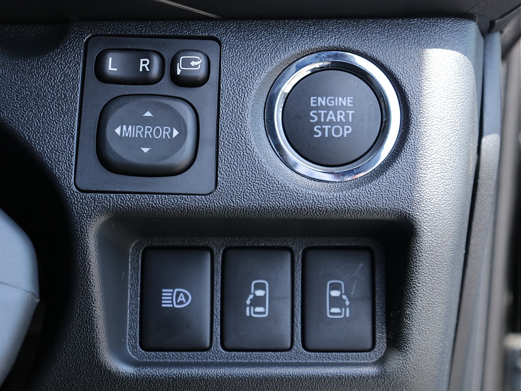 プッシュスタートなど運転で役立つ装備が充実しております♪