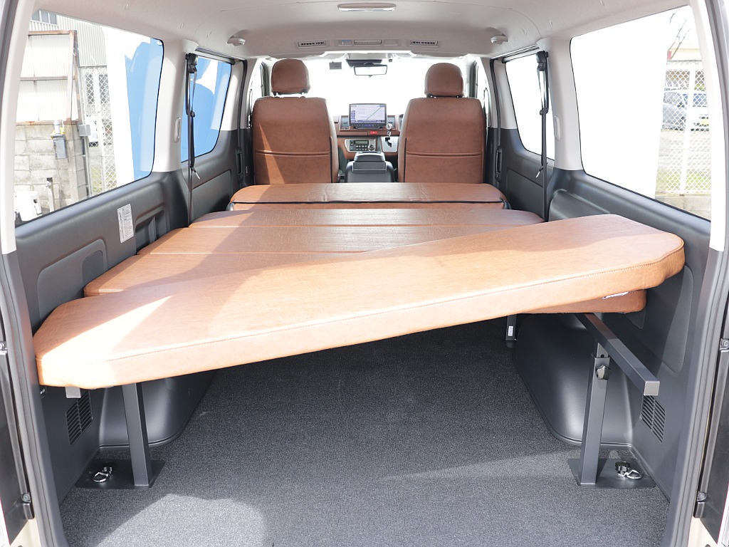 オリジナルタイプⅡベットキット搭載！！車中泊にはもちろん荷物を載せるのにも2段間で使えちゃいます♪