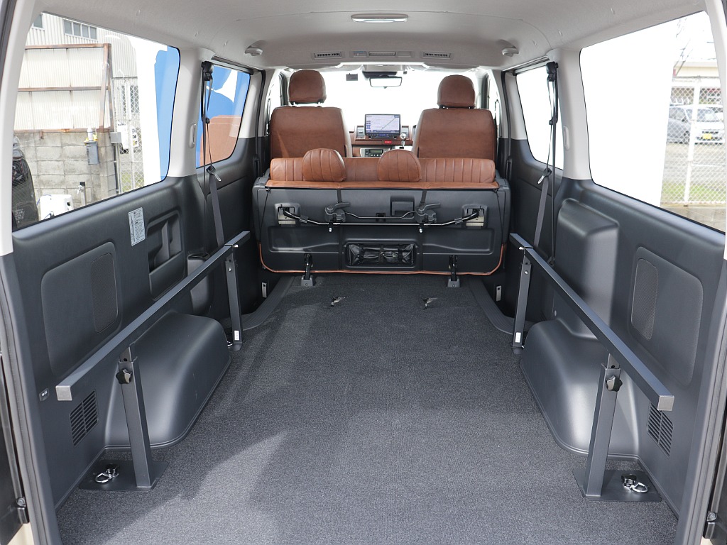 ベットキットは取り外すことも可能になっておりますので多い荷物や自転車なども楽々のせられるラゲッチスペースも確保可能です！！